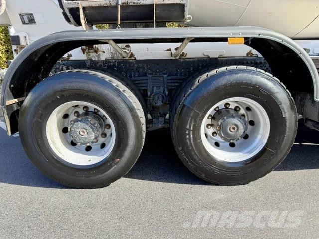 Mercedes-Benz Arocs 3243 8x4/Retarder/Betonmischer 9 m³/Euro6 Betonmischer