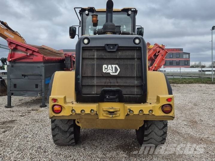 CAT 926 لوادر بعجل