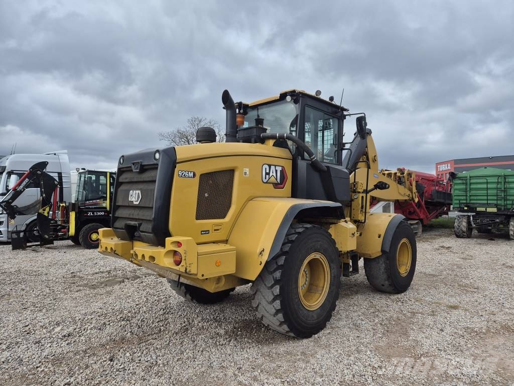 CAT 926 لوادر بعجل
