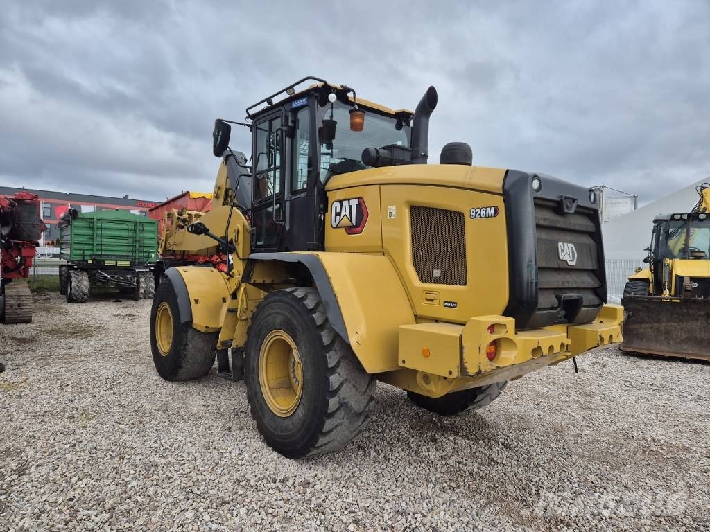CAT 926 لوادر بعجل
