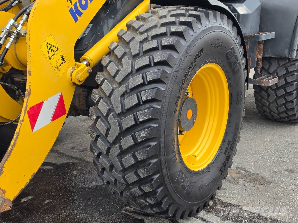 Komatsu WA 100 Rataslaadurid