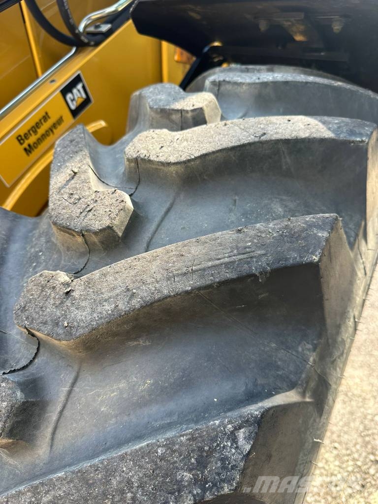 CAT 444 Εκσκαφείς Φορτωτές τύπου JCB