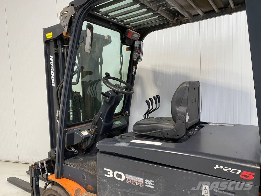 Doosan B30X-5 Chariots élévateurs électriques