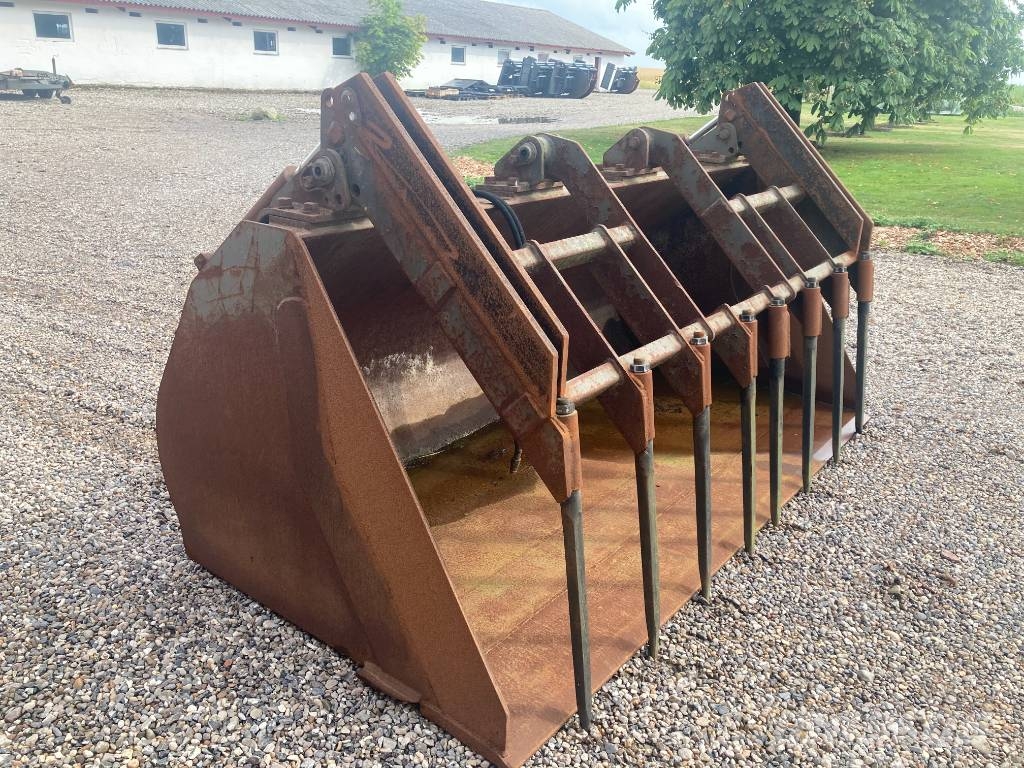 LSB Skovl m. overfald Buckets