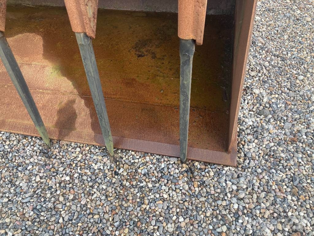 LSB Skovl m. overfald Buckets