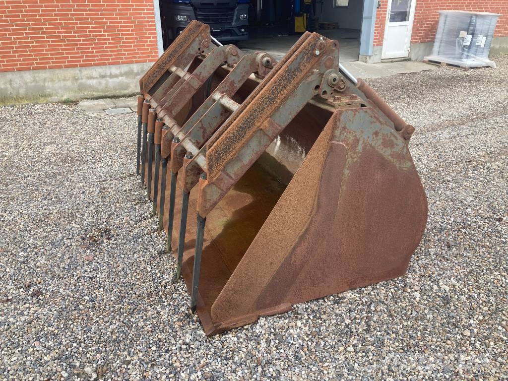 LSB Skovl m. overfald Buckets