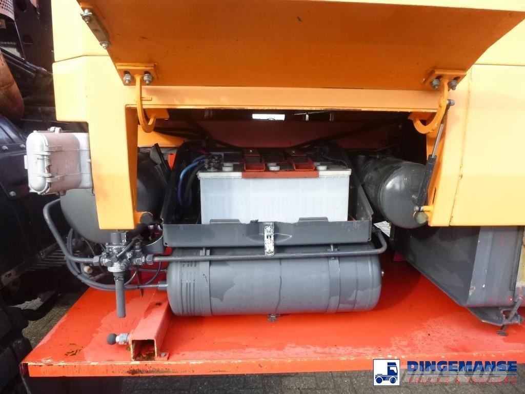 MB Trac SK 2031 4x4x4 Schmidt CJS9 airport sweeper snow pl Snow groomers