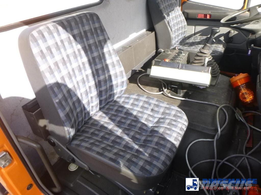 MB Trac SK 2031 4x4x4 Schmidt CJS9 airport sweeper snow pl Snow groomers