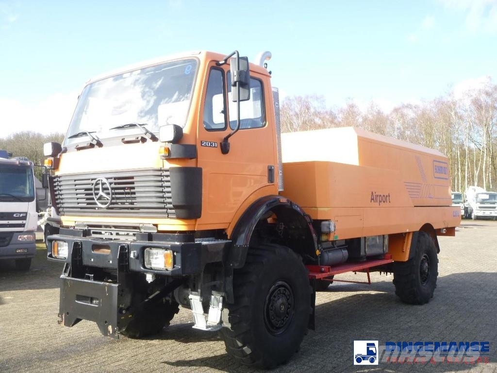 MB Trac SK 2031 4x4x4 Schmidt CJS9 airport sweeper snow pl Snow groomers