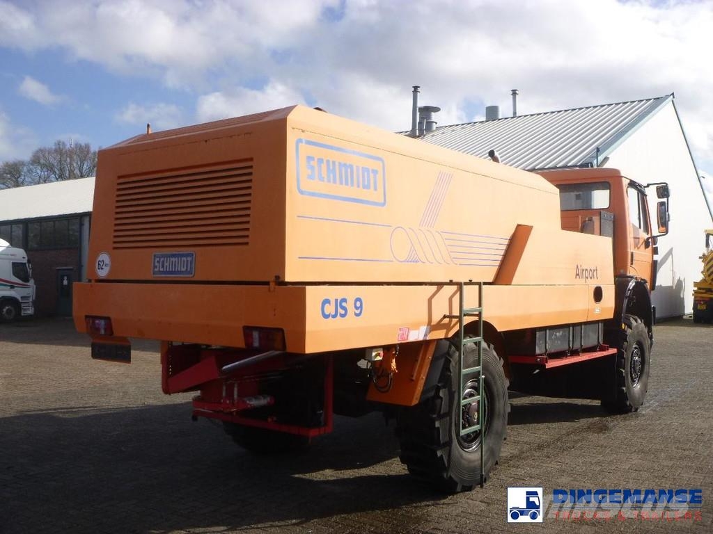 MB Trac SK 2031 4x4x4 Schmidt CJS9 airport sweeper snow pl Snow groomers