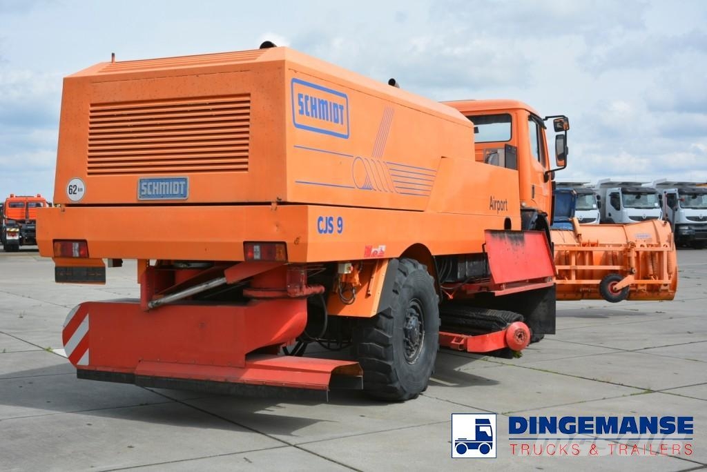 MB Trac SK 2031 4x4x4 Schmidt CJS9 airport sweeper snow pl Snow groomers
