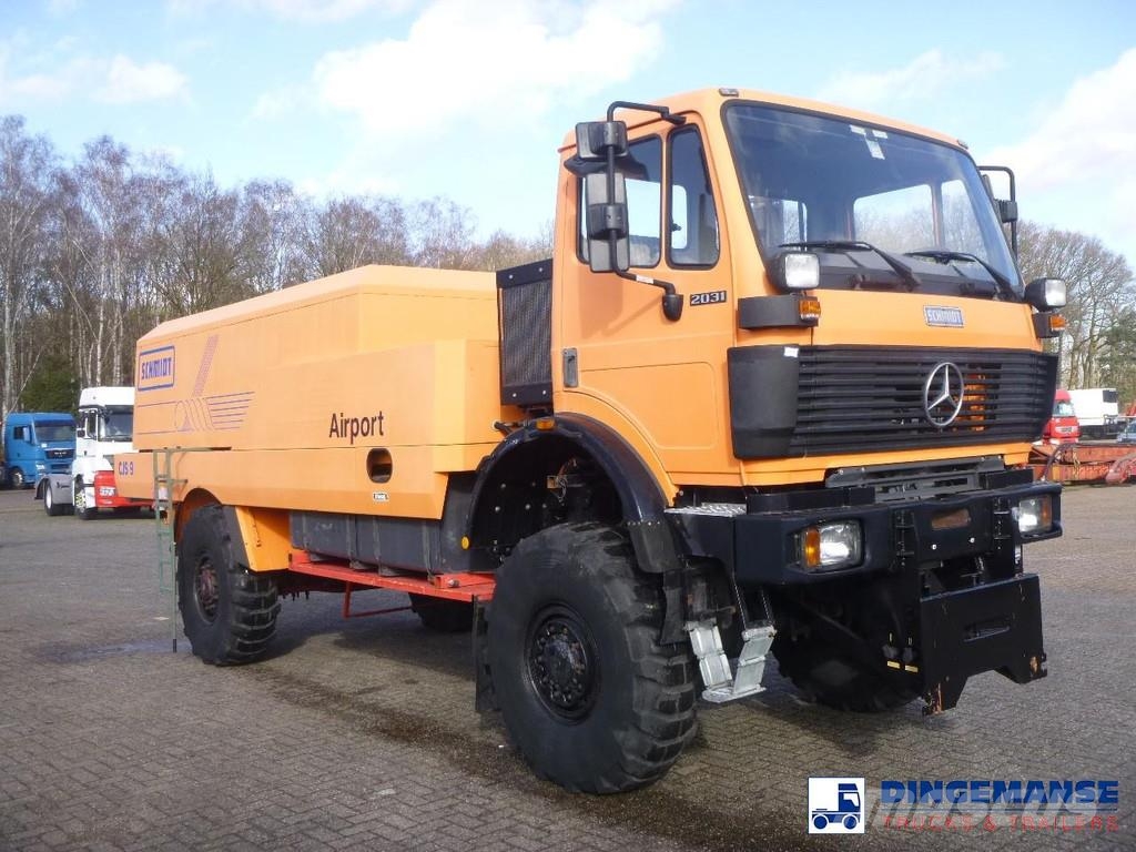 MB Trac SK 2031 4x4x4 Schmidt CJS9 airport sweeper snow pl Snow groomers