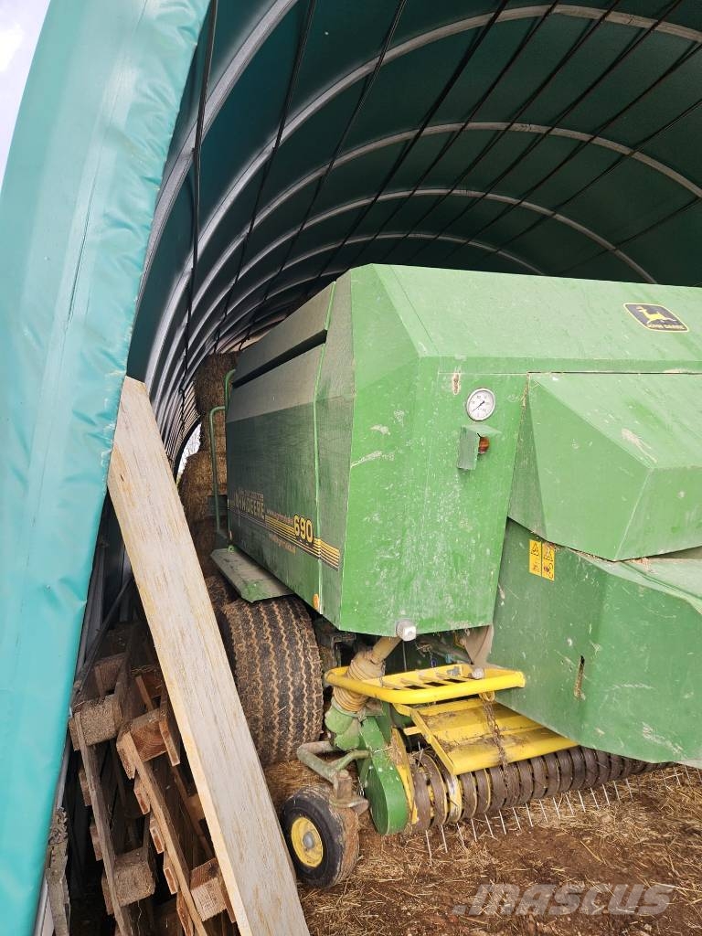 John Deere 690 Lis na hranaté balíky
