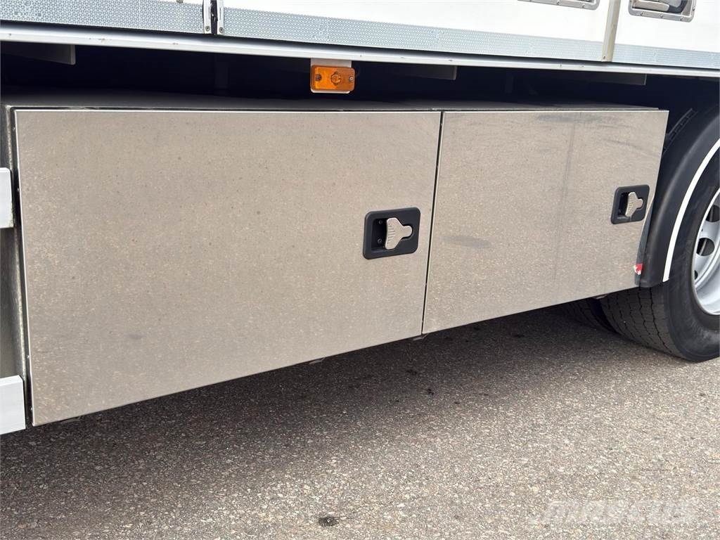 Volvo FE320 4x2 貨箱式卡車