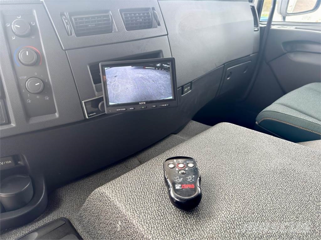 Volvo FE320 4x2 貨箱式卡車