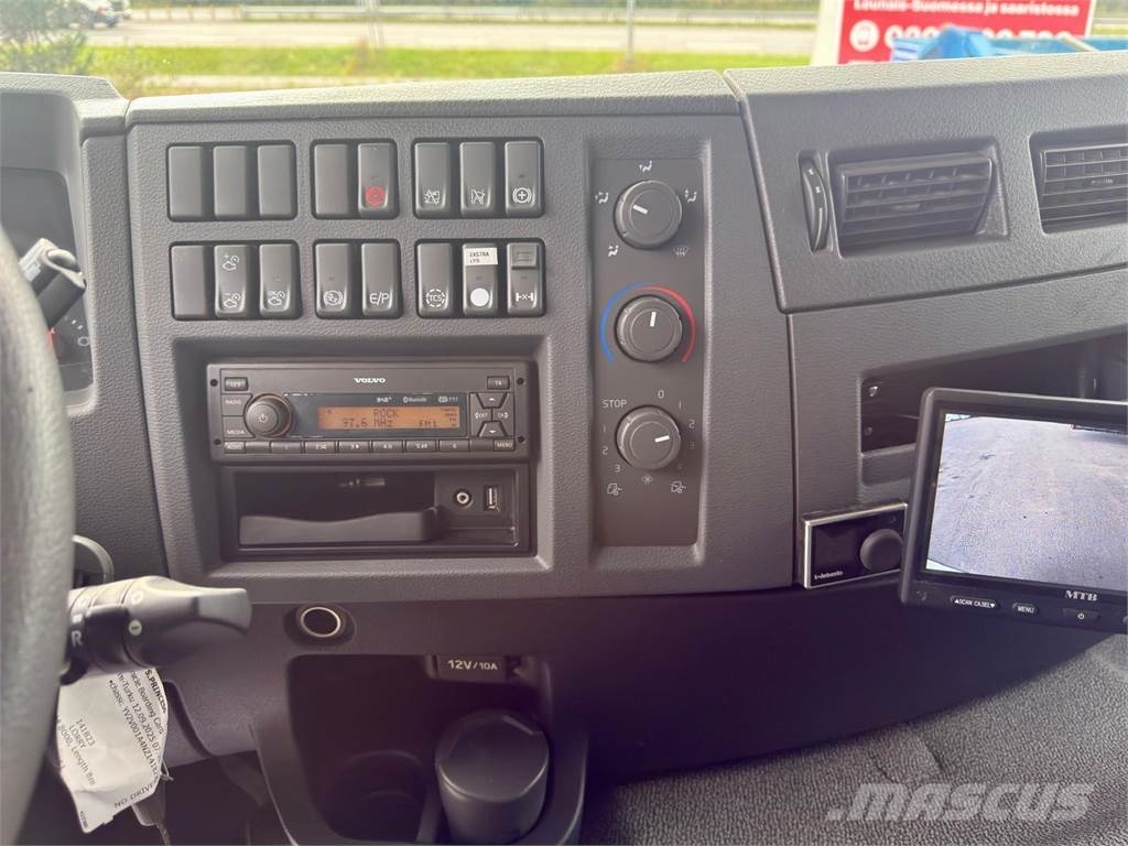 Volvo FE320 4x2 貨箱式卡車