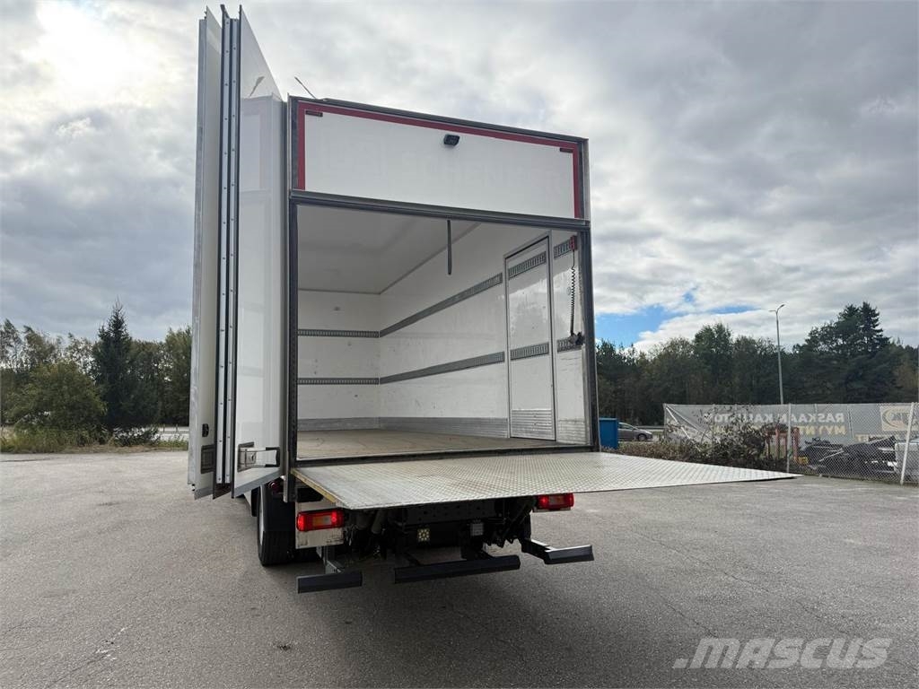 Volvo FE320 4x2 貨箱式卡車