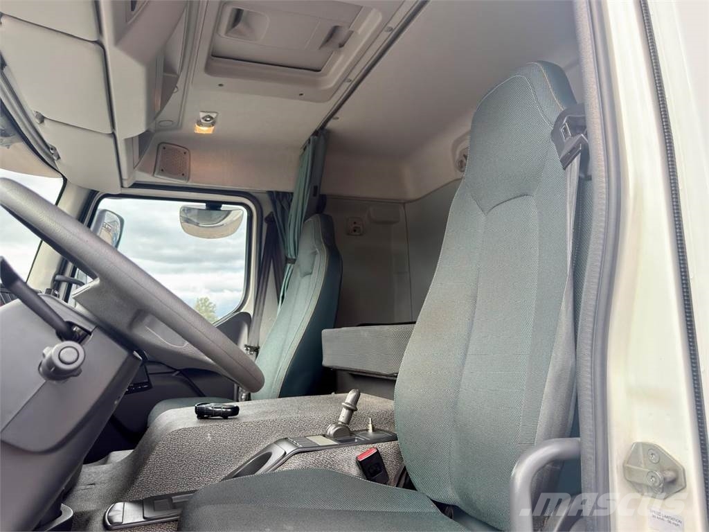 Volvo FE320 4x2 貨箱式卡車