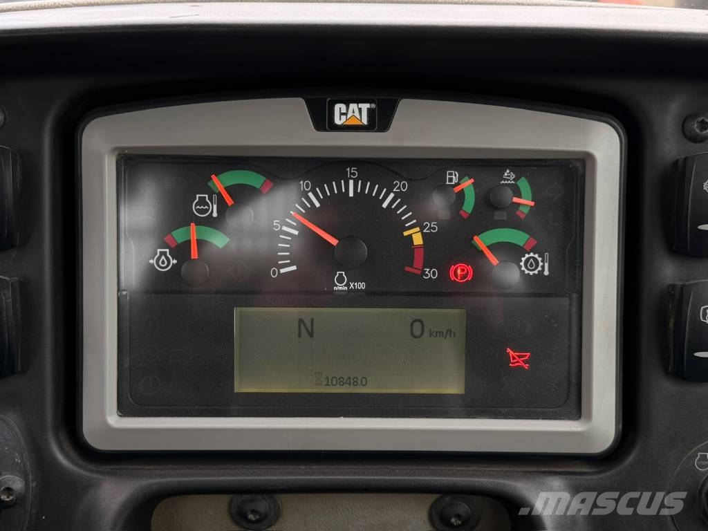 CAT 725 C ساحبات مفصلية