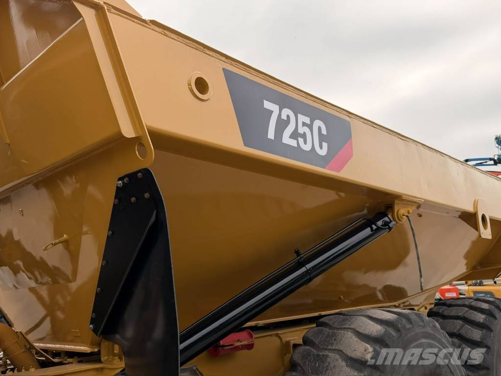 CAT 725 C ساحبات مفصلية