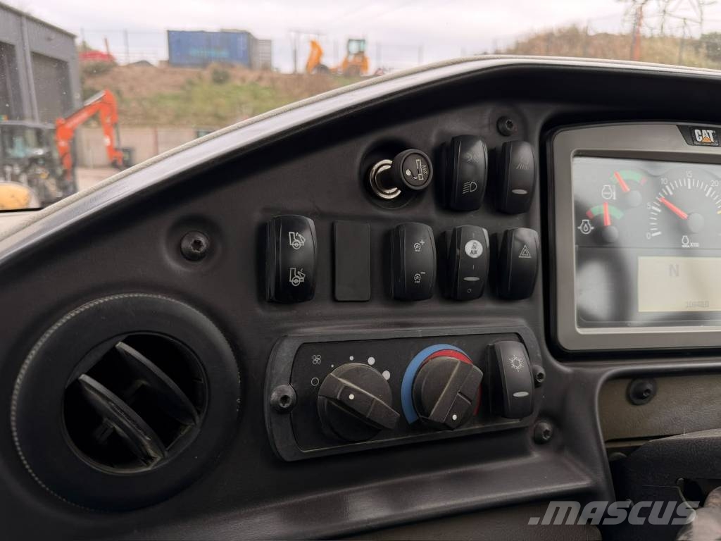 CAT 725 C ساحبات مفصلية