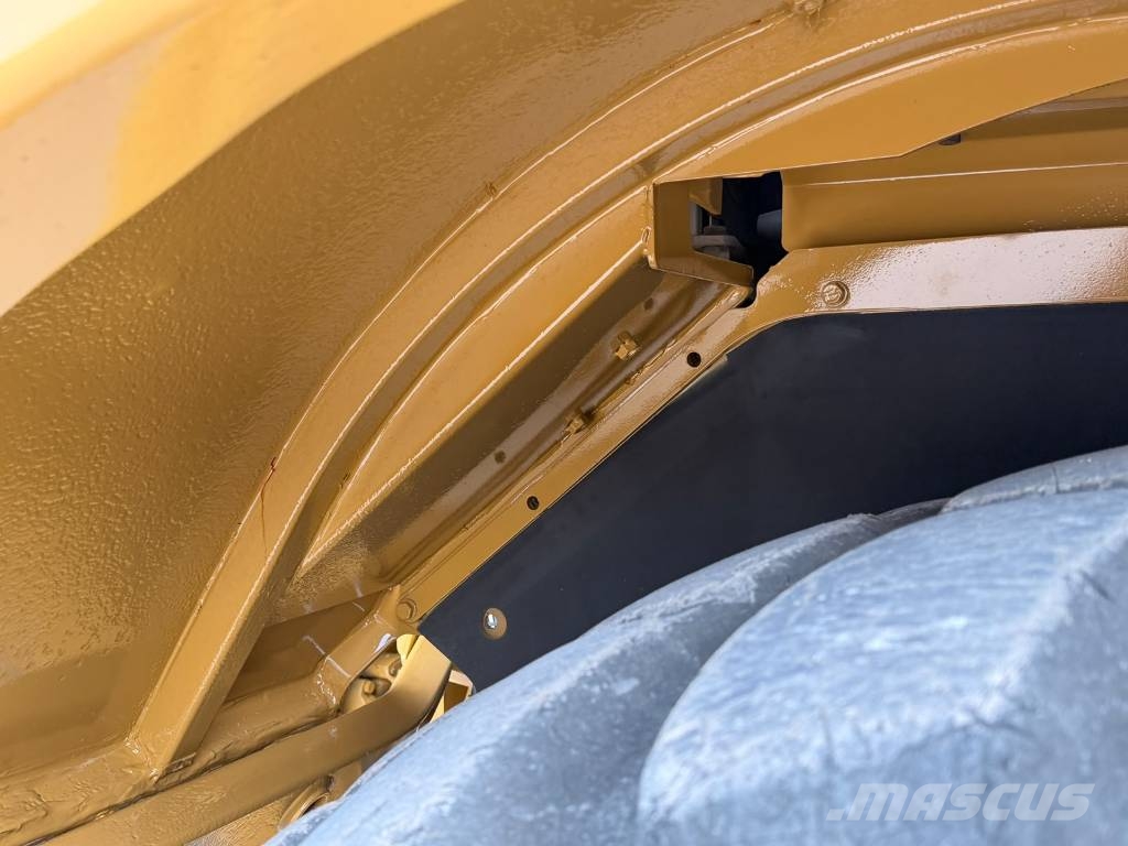 CAT 725 C ساحبات مفصلية