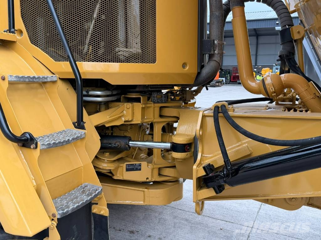 CAT 725 C ساحبات مفصلية