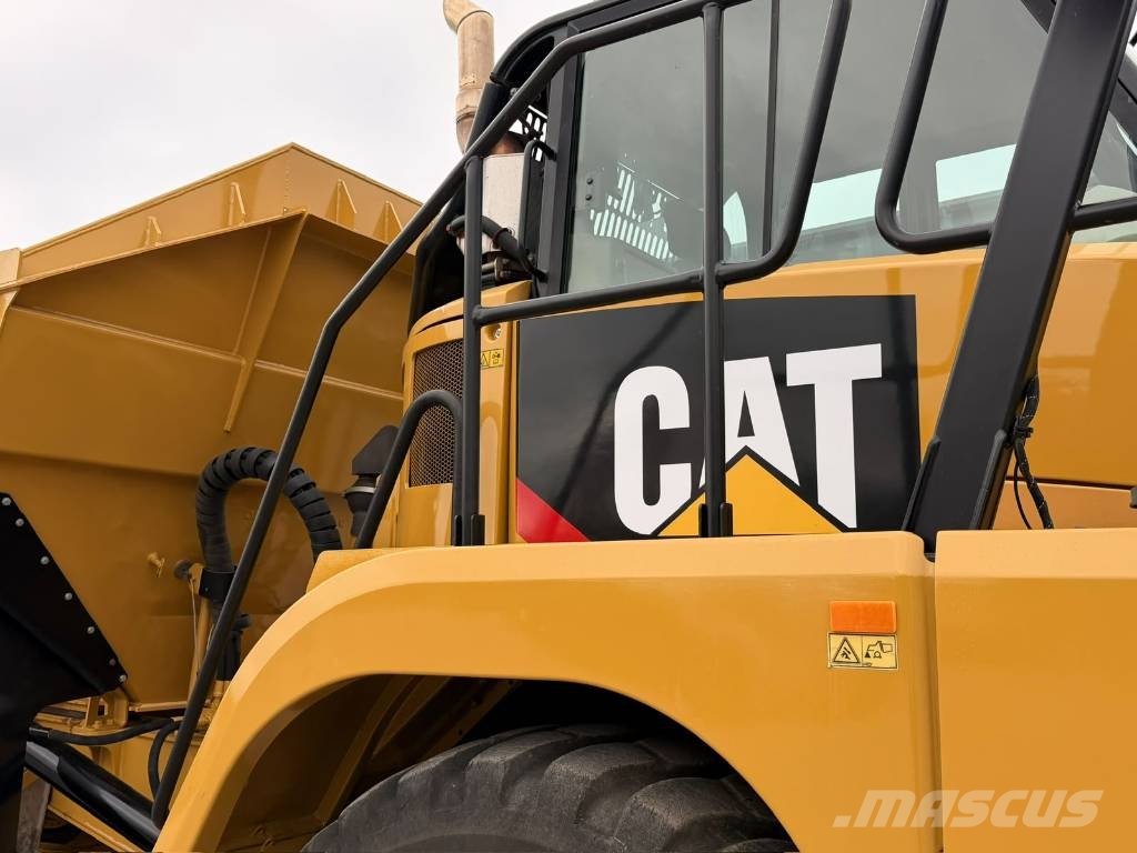 CAT 725 C ساحبات مفصلية