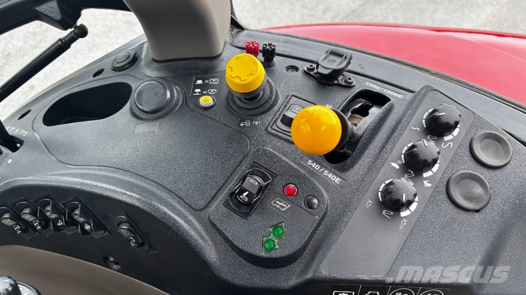 Case IH LUXXUM 120 الجرارات