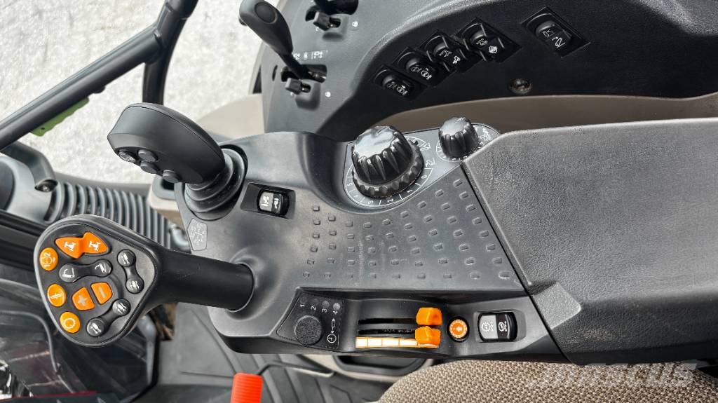 Case IH LUXXUM 120 الجرارات