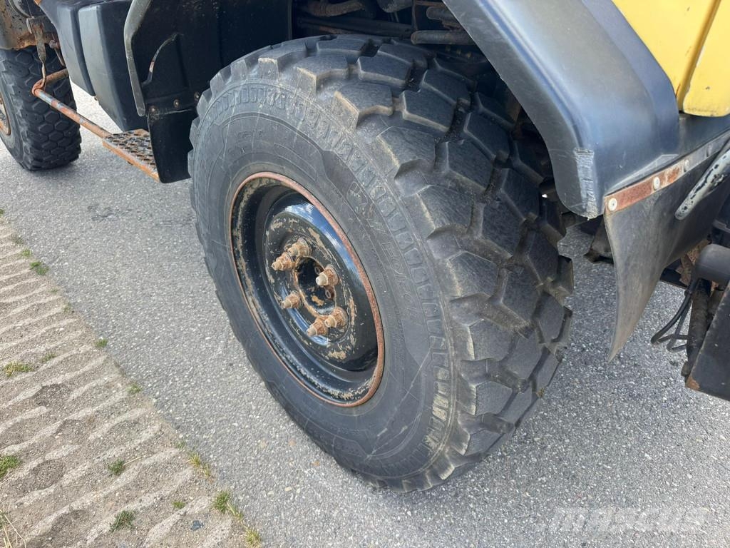 Mercedes-Benz Unimog U140 自卸式货车