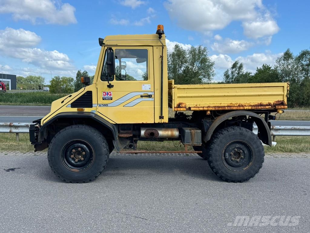 Mercedes-Benz Unimog U140 自卸式货车