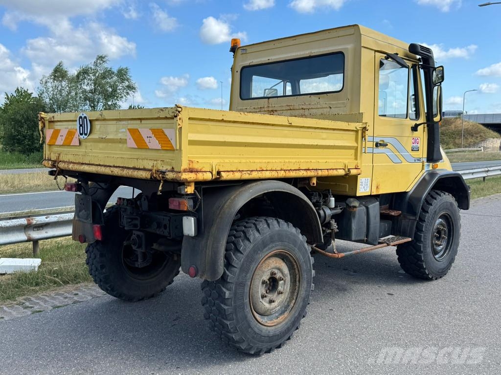 Mercedes-Benz Unimog U140 自卸式货车