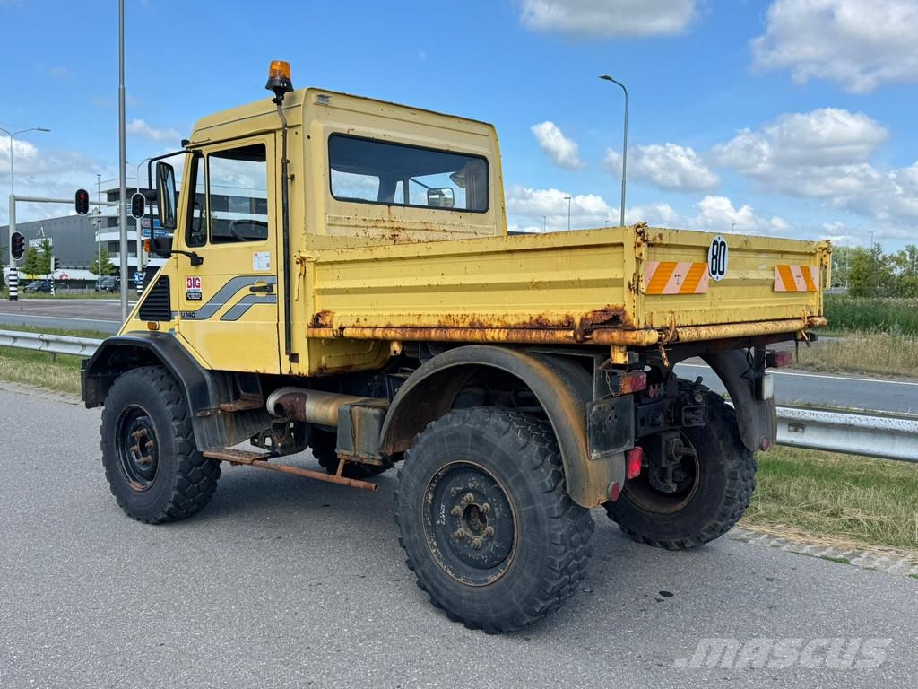 Mercedes-Benz Unimog U140 自卸式货车