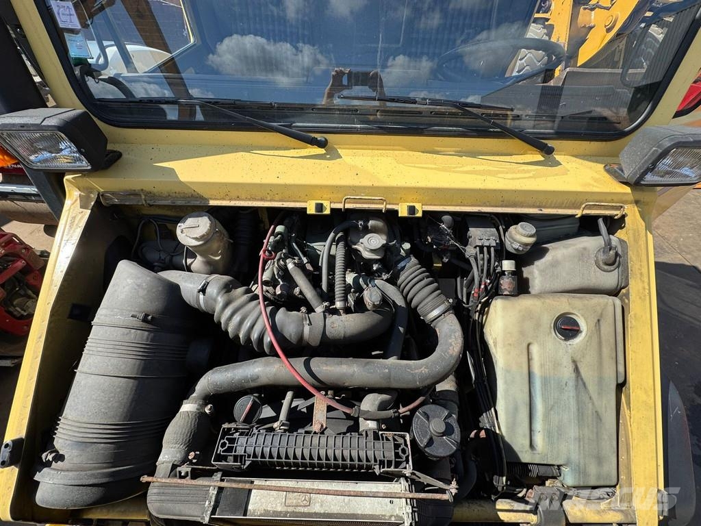 Mercedes-Benz Unimog U140 自卸式货车