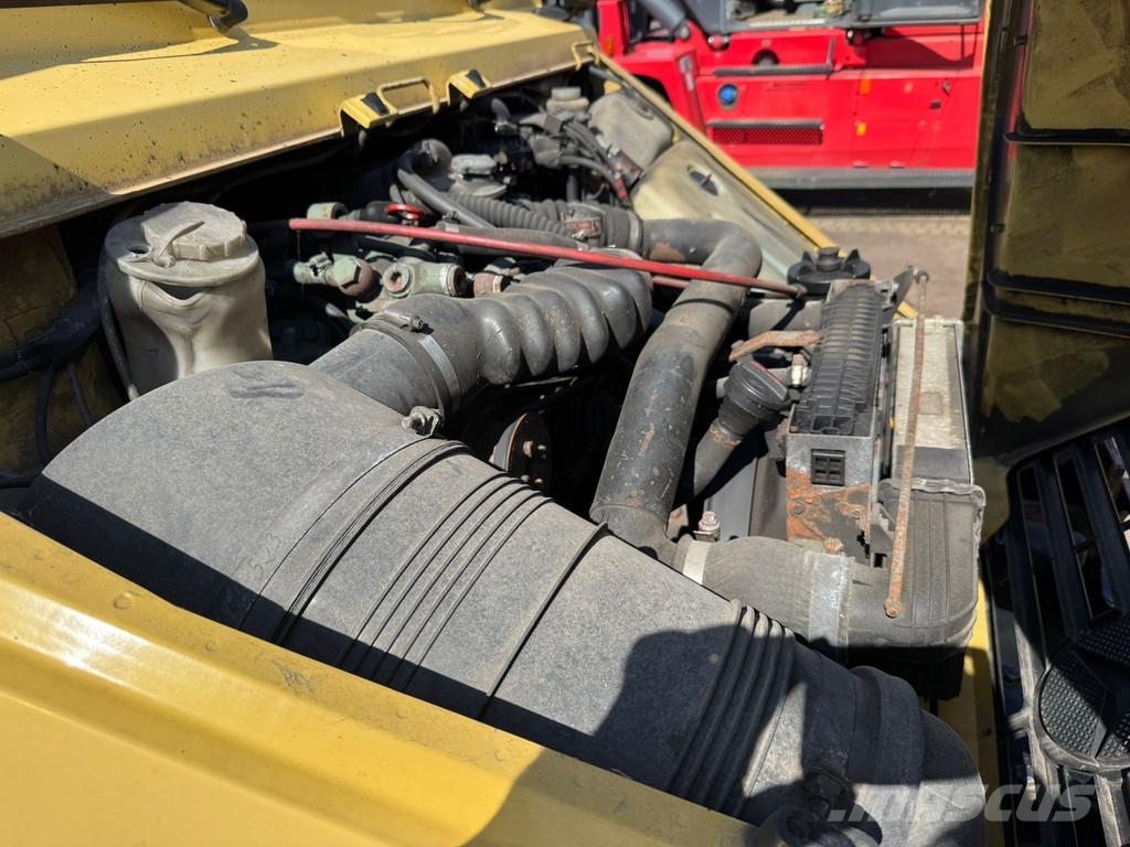 Mercedes-Benz Unimog U140 自卸式货车