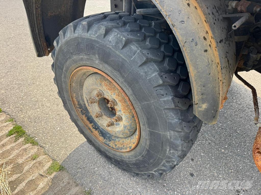 Mercedes-Benz Unimog U140 自卸式货车