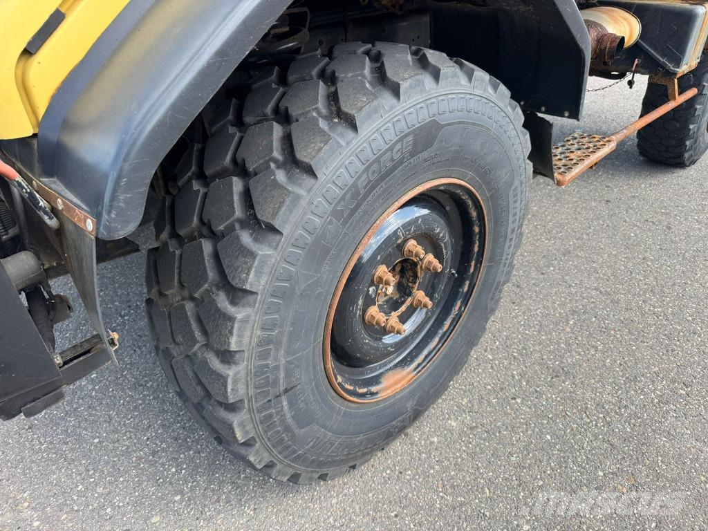 Mercedes-Benz Unimog U140 自卸式货车