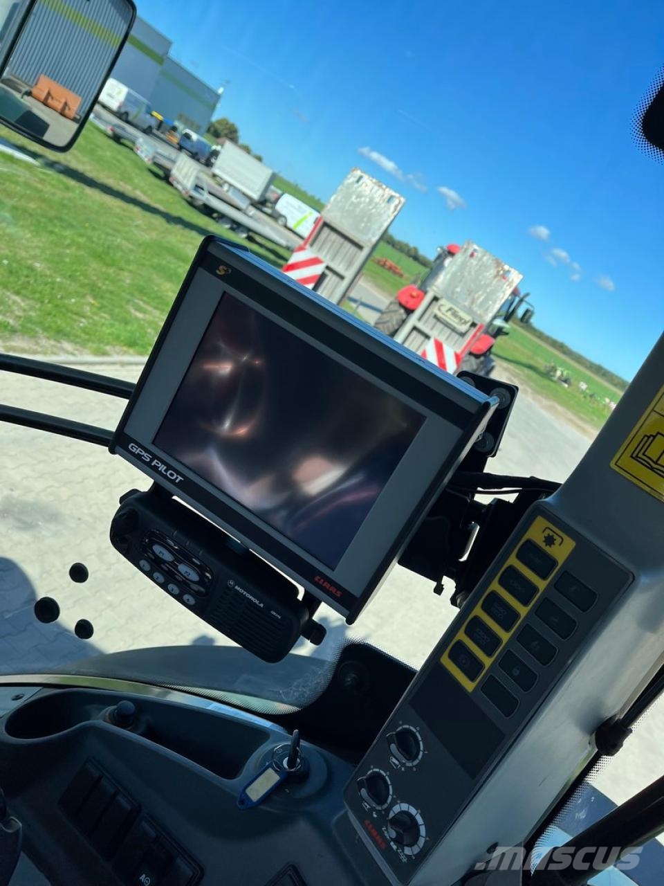 CLAAS Axion 830 CMatic 트랙터