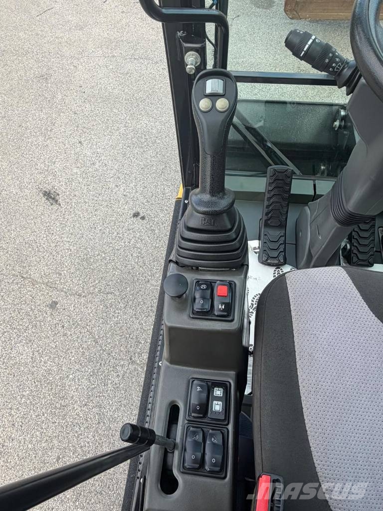 CAT M 318 F Bagri na kolesih
