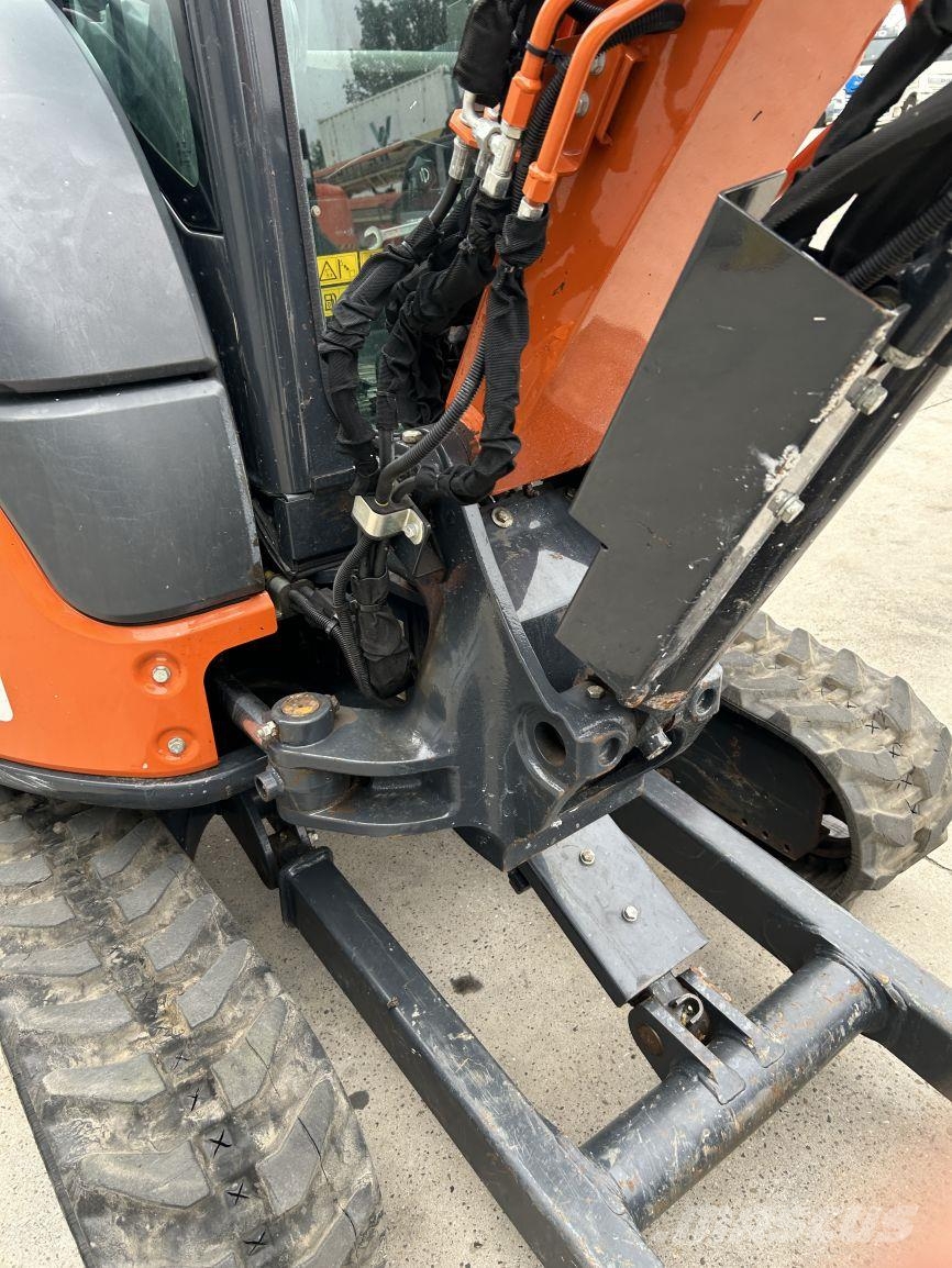 ゆうき Mini-excavator - ZX33U-6 - Hitachi Construction Machinery Europe