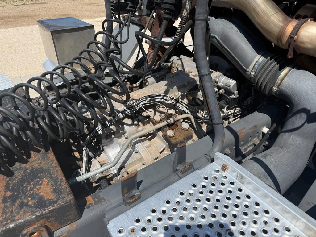 Mercedes-Benz Actros 2048 4x4 Retarder Kipphydraulik 中古トラクターヘッド | トレーラーヘッド