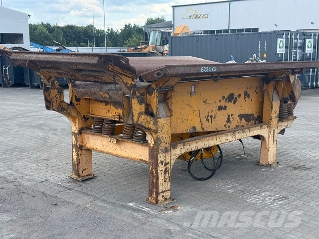 Parker RT 16 EXTEC kosz zasypowy wibracyjny 6220kg Mobilie drupinātāji