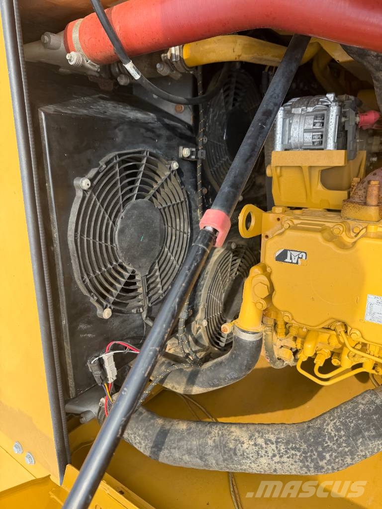 CAT 320 3000 units excavators in stock Bageri gusjeničari