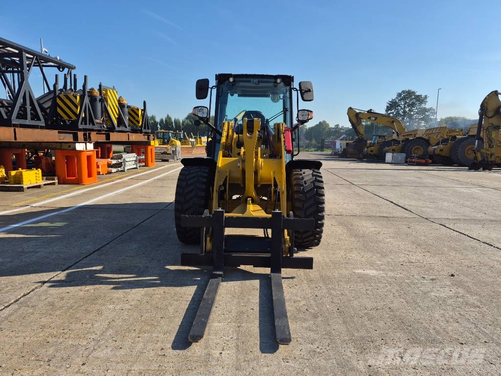 CAT 906 Radlader