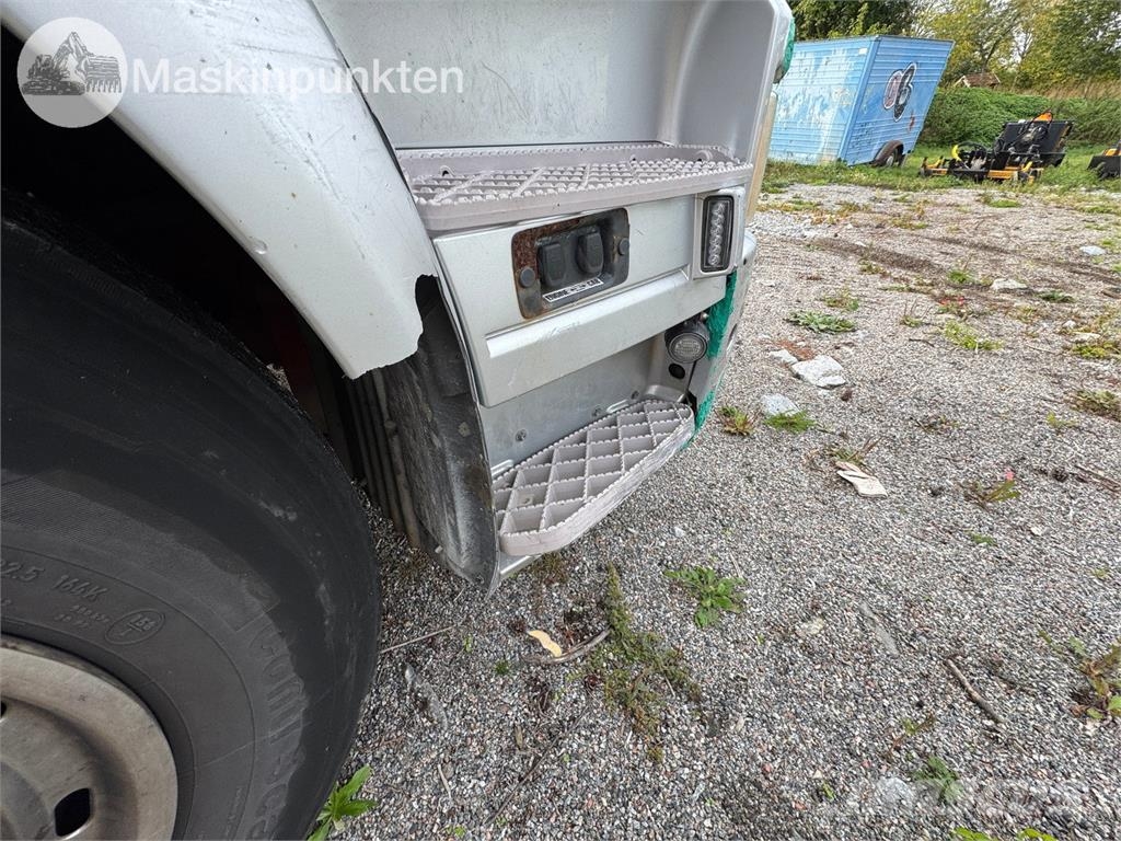 Scania G360LB6X2*4HNB 크레인 트럭