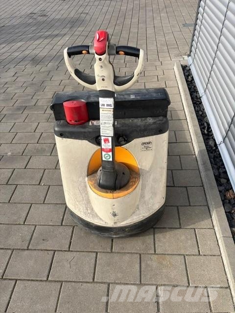 Crown WP2315 Käyden ajettavat pinoamistrukit