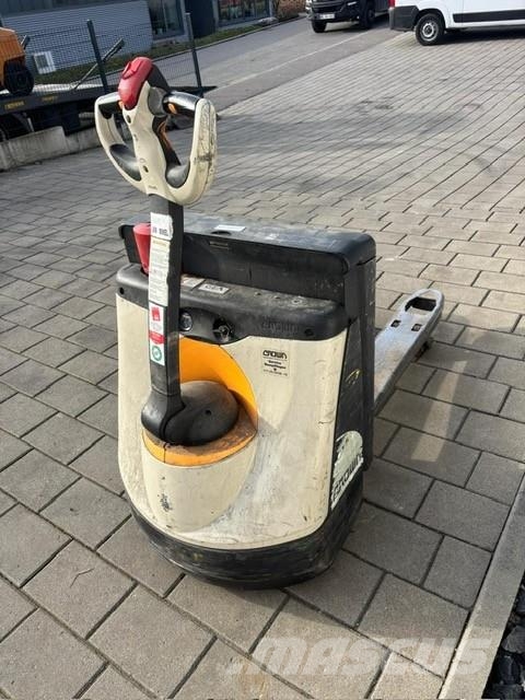 Crown WP2315 Käyden ajettavat pinoamistrukit