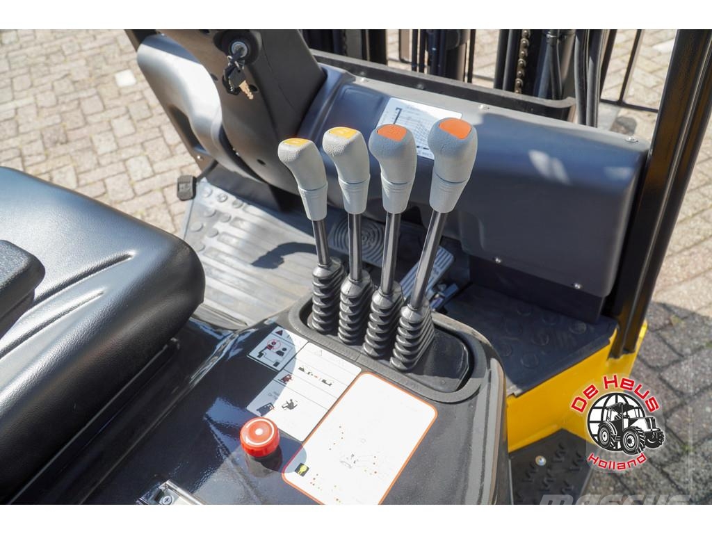 Eurotrac FE18 3 stage 4.5M mast Автомобілі
