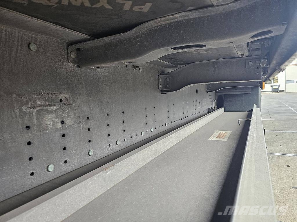Schwarzmüller SCB*S3T Curtain sider semi-trailers